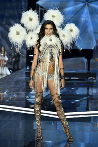 sarasampaio_victoriassecretfashionshow2017-49.jpg