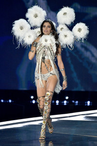 sarasampaio_victoriassecretfashionshow2017-50.jpg
