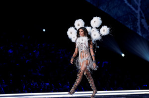 sarasampaio_victoriassecretfashionshow2017-74.jpg