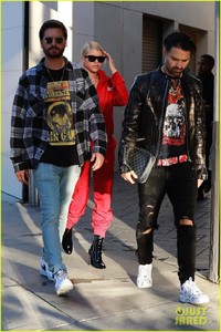 scott-disick-sofia-richie-couple-up-for-afternoon-shopping-spree-06.jpg