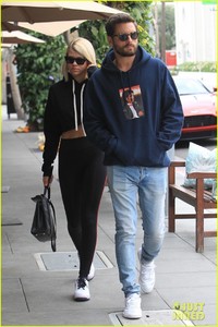 scott-disick-stay-close-during-lunch-date-in-beverly-hills-01.jpg