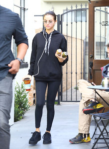 selena-gomez-at-alfred-coffee-in-la-11317-20.jpg