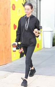 selena-gomez-at-alfred-coffee-in-la-11317-23.jpg