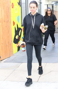 selena-gomez-at-alfred-coffee-in-la-11317-33.jpg