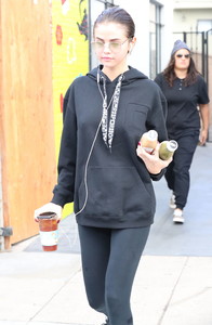 selena-gomez-at-alfred-coffee-in-la-11317-34.jpg