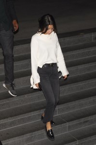 selena-gomez-leaving-mortons-steakhouse-in-la-11317-13.jpg