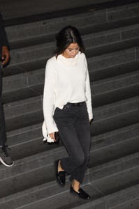 selena-gomez-leaving-mortons-steakhouse-in-la-11317-15.jpg