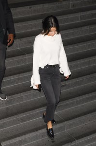 selena-gomez-leaving-mortons-steakhouse-in-la-11317-16.jpg