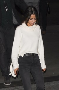 selena-gomez-leaving-mortons-steakhouse-in-la-11317-5.jpg