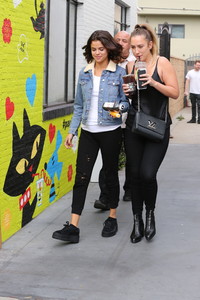 selena-gomez-out-for-lunch-in-la-11217-37.jpg