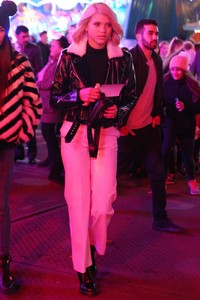 sofia-richie-winter-wonderland-in-london-11-16-2017-3.jpg