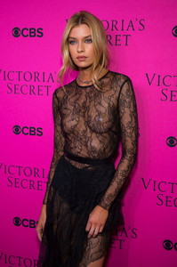 stellamaxwell_victoriassecretfashionshowviewingparty2017-27.jpg