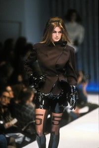 thierry-mugler-fw-1990-1.thumb.jpeg.b9d096142118ecfbd59f5115b9e6aa87.jpeg