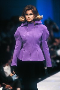 thierry-mugler-fw-1990-3.thumb.JPEG.258821f2c542f475082d096ed011e1b1.JPEG