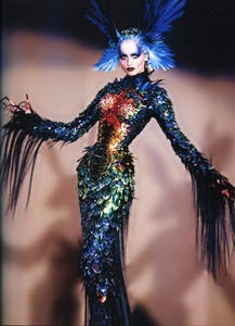thierry-mugler-hc-fw-1997.jpg.d4a1d7b2c82a633ee3e43c4b181e1245.thumb.jpg.21fa4fdb9ede28b6f05848b3ce55a1c0.jpg