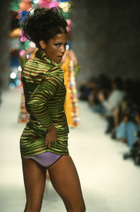 todd-oldham-ss-1996-1.thumb.jpg.b84629824f4845f3654fdf5434e753d4.jpg