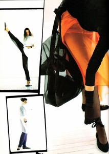 us_vogue_dec_1988_23.thumb.jpg.3bee74bd6ae8d45c09f5399fa59874eb.jpg