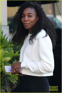 venus-williams-steps-out-after-serenas-wedding-05.jpg