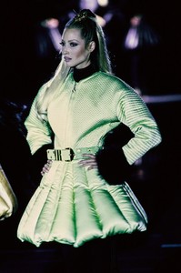 versace-fw-1992-22.thumb.jpg.9e828a44dfce67e90afcd7f66b9da686.jpg