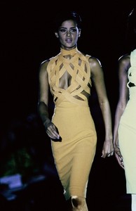 versace-fw-1992-30.thumb.jpg.a364b802438f58a58bf6aef058bbcdfc.jpg