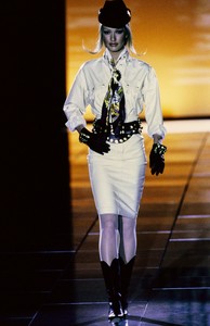 versace-fw-1992-36.thumb.jpg.1049693390a8818417d6f42965b2287b.jpg