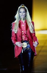 versace-fw-1992-39.thumb.jpg.ef34ce148f8694cfb663e420b21f9d72.jpg