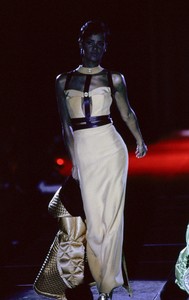 versace-fw-1992-46.thumb.jpg.3b6de6c6ad6afceff46d33d832252c42.jpg