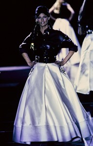 versace-fw-1992-48.thumb.jpg.923f7900a1012b480bbda0d5bc9b7acb.jpg