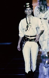 versace-fw-1992-53.thumb.jpg.9888d84ebd06e2d75ab0d2fe8a11c8e1.jpg