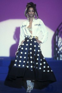 versace-hc-ss-1992-3.thumb.jpg.abdc3f697d725795668842ffc164af5d.jpg