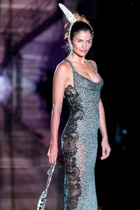 versace-hc-ss-1996-1.thumb.jpg.a5cc57bd59e143c51e1e8d27db4215f1.jpg