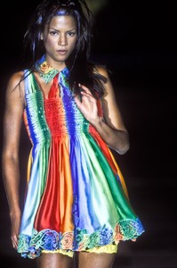 versace-ss-1994-3.thumb.jpg.96e481f416669d08272eb99c0af22357.jpg