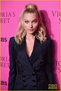victorias-secret-angels-gather-for-fashion-show-viewing-party-in-nyc-15.jpg