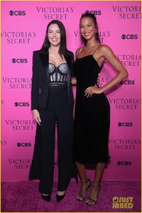 victorias-secret-angels-gather-for-fashion-show-viewing-party-in-nyc-32.jpg