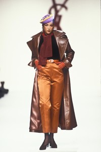 ysl-fw-1992-3.thumb.jpeg.01b14bf6defbd642ab521c4718bd014f.jpeg