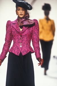 ysl-fw-1992-5.thumb.jpeg.e00832ef1e35dfd43b52c28c53cadeb9.jpeg