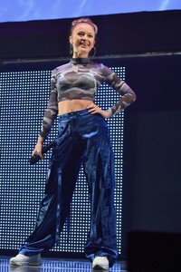 zara-larsson-key-103-live-2017-in-manchester-1.jpg