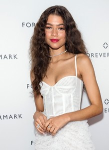 zendaya-forevermark-tribute-event-in-nyc-11-07-17-7.jpg