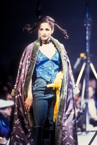 0_jean-paul-gaultier-fw-1992-1_html.thumb.JPEG.05a08de18303643ff1167bdb694b06ba.JPEG