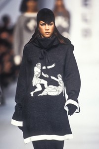 11_karl-lagerfeld-fw-1993-5_html.thumb.JPEG.76b73abd9c268db124dc57bb37d51adc.JPEG