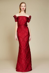 12-badgley-mischka-pre-fall-2018.thumb.jpg.41f17f58da3e0f100a42b16c97c3d881.jpg