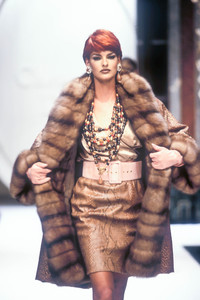 1_christian-dior-hc-fw-1991-2_html.thumb.JPEG.e1ca7d5cea7fbb7d2da017ad15afc5d2.JPEG