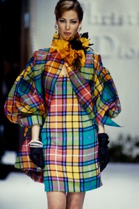 1_christian-dior-hc-ss-1992-2_html.thumb.JPEG.0b7522047ac433ee4e42635e1af8bc02.JPEG