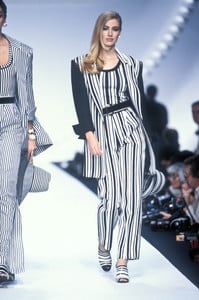 1_christian-dior-ss-1992-2_html.thumb.JPEG.39551ba46ec5f8a8cc17ca47abb53fd8.JPEG