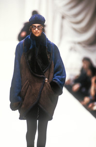 1_fendi-fw-1991-2_html.thumb.JPEG.dd3a6683e721dd12e2f135ee26ca3c83.JPEG