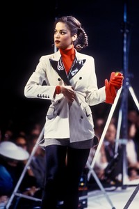 1_jean-paul-gaultier-fw-1992-2_html.thumb.JPEG.47e8e234e4b92af1b5cf8e4681dddf60.JPEG