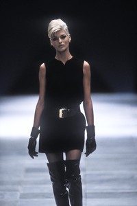 1_versace-fw-1991-2_html.thumb.JPEG.55a387d59c81de631401bc0ddeb53359.JPEG