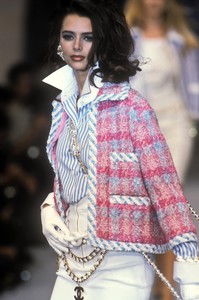 2_chanel-ss-1992-3_html.thumb.JPEG.2fbe0f001e91e386aac68c481807f336.JPEG