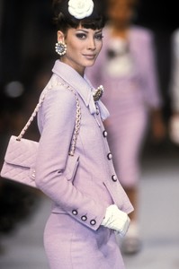 2_chanel-ss-1992-3_html.thumb.JPEG.85f12ddfb3978f30bf696b8aaf0ebc70.JPEG