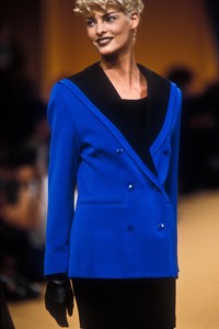 2_kenzo-fw-1991-3_html.thumb.JPEG.cd56757a815601f30ebddaabe7130b1e.JPEG